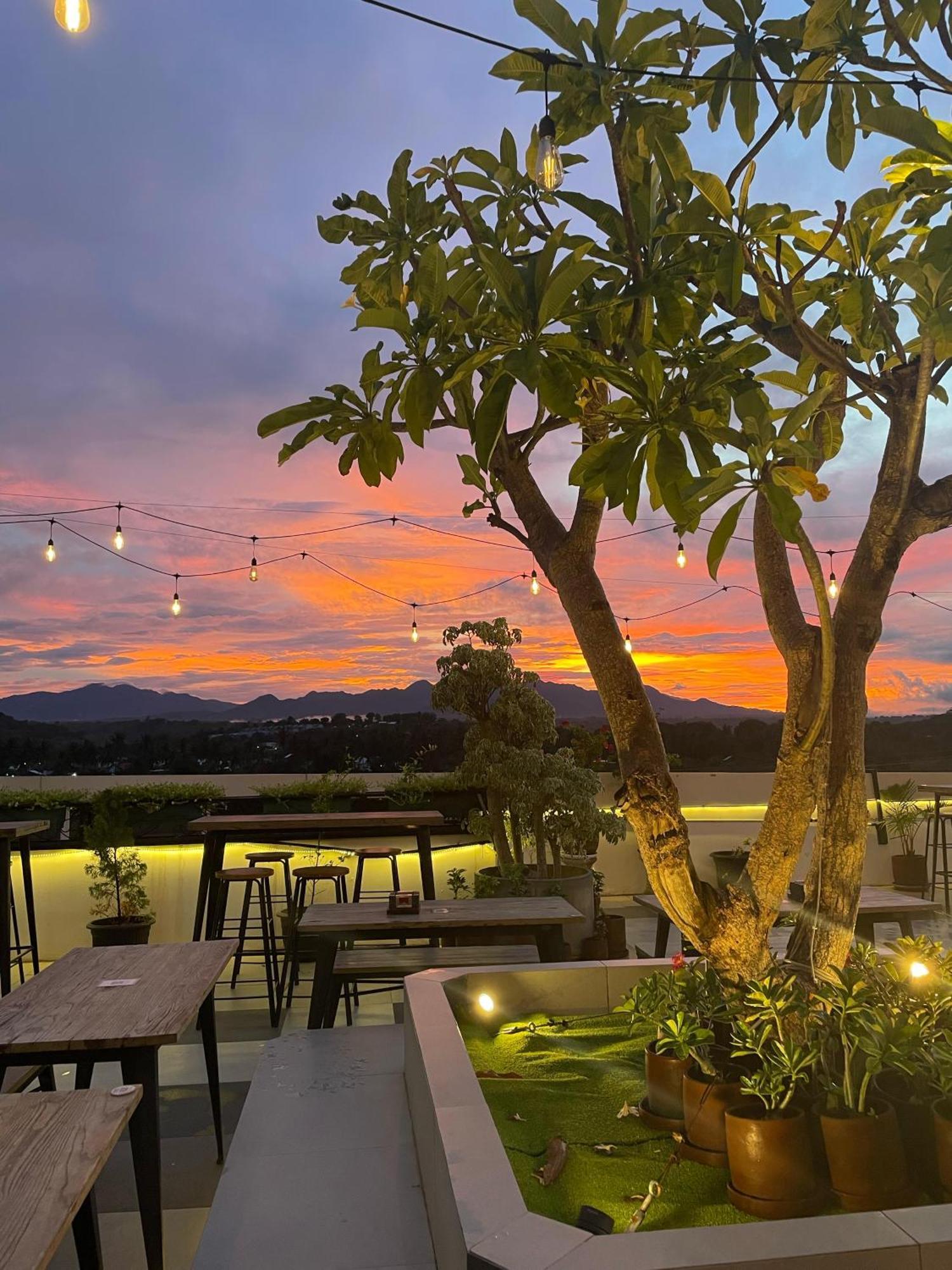 Kaloka Airport Hotel Sumbawa Besar Exterior photo